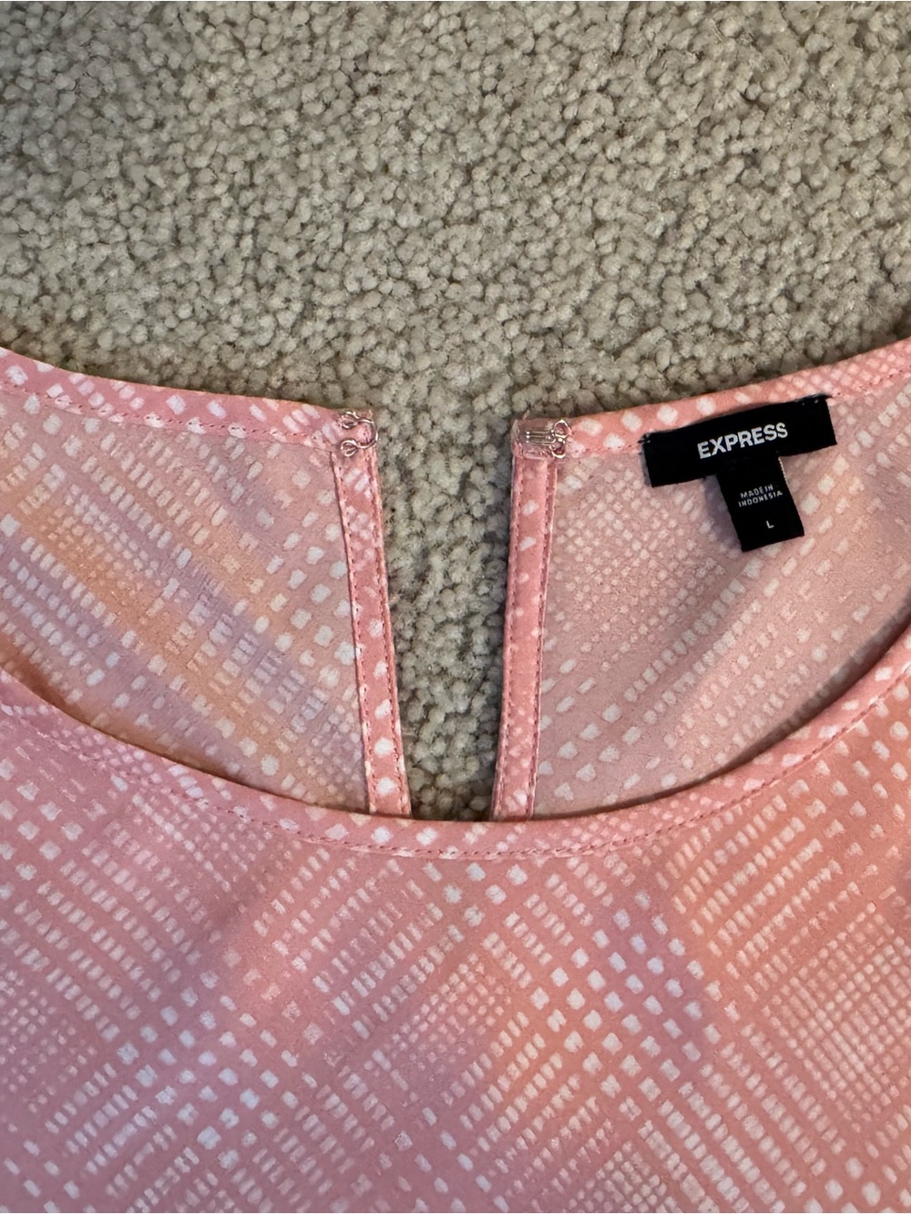 Express Pink Geometric Cap-Sleeve Blouse - Picture 2 of 2